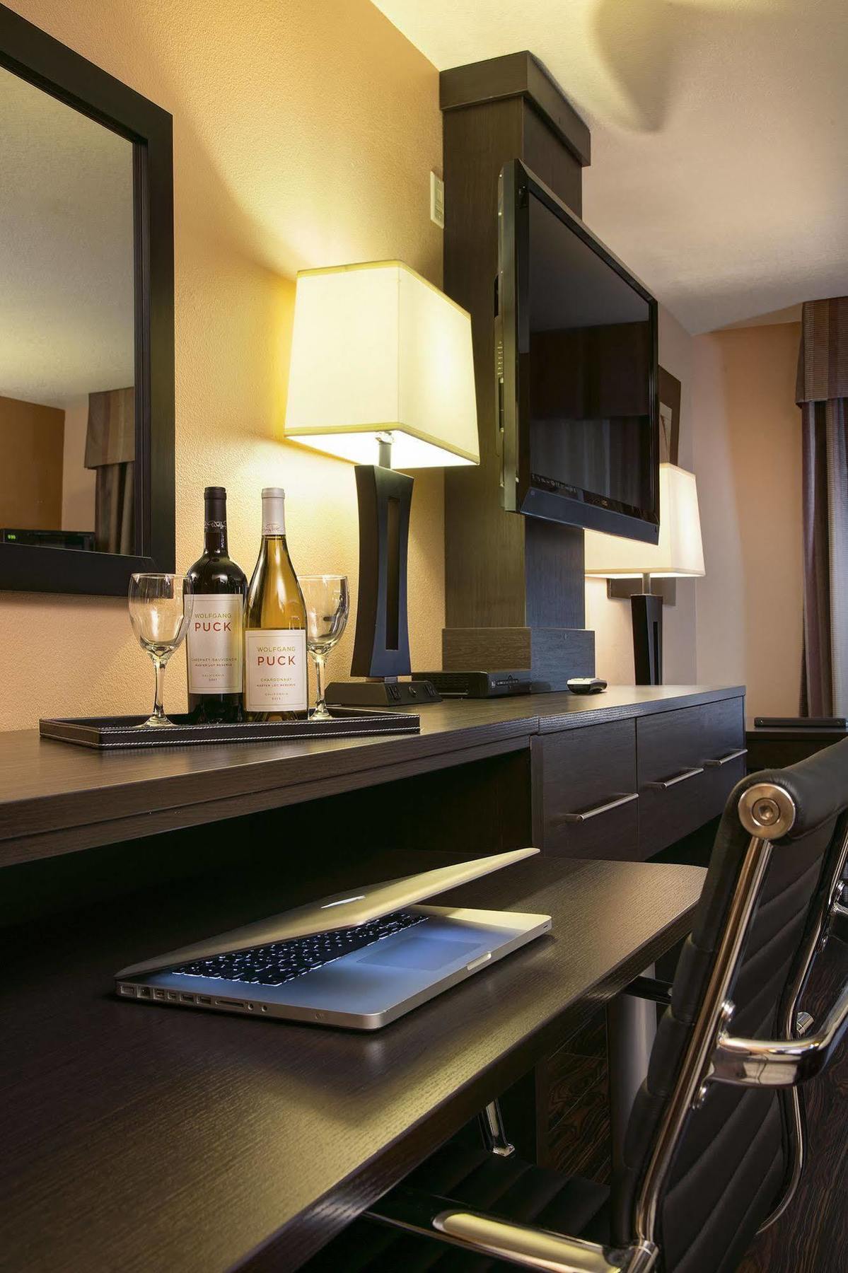 Prospector Hotel & Casino Ілі Екстер'єр фото