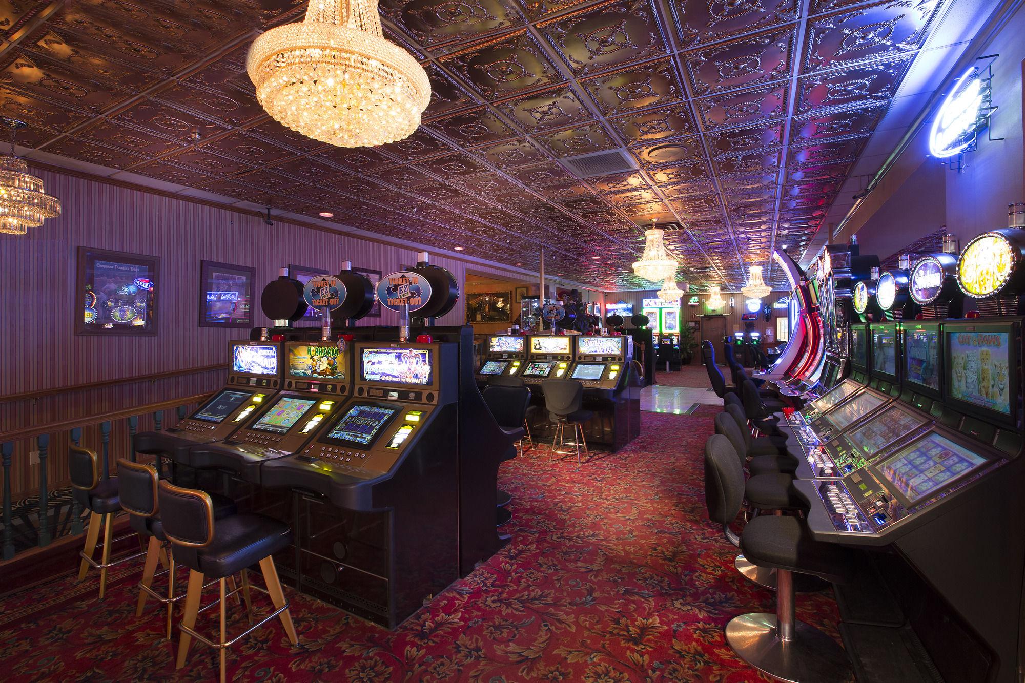 Prospector Hotel & Casino Ілі Екстер'єр фото